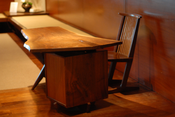 The desk's slab top echoes the construction of the large table. 